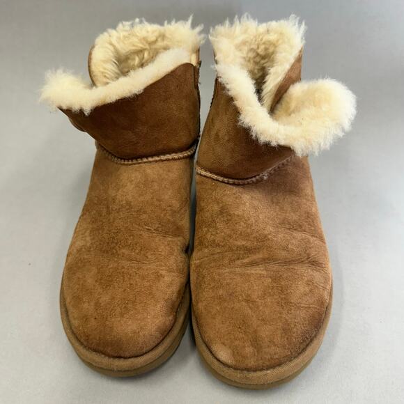 UGG Mini Bailey Button II in Chestnut US Size 8 Euro 39 ankle. Boot sheepskin - Picture 4 of 16